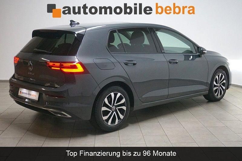 Gebraucht VW Golf VIII Active 150 PS (110 kW) 2022 Delfingrau Limousine