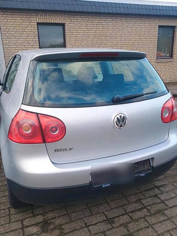 Silber Gebraucht 2004 VW Golf V Kleinwagen | 500 € (Superpreis) - Bild 1/4