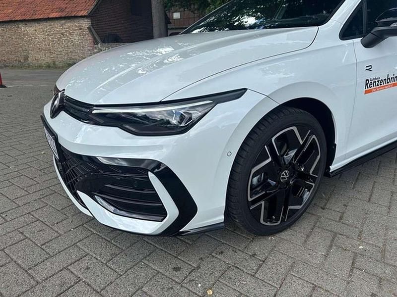 Gebraucht VW Golf VIII R-line 204 PS (150 kW) 2025 Oryxweiß perlmutteffekt Kombi