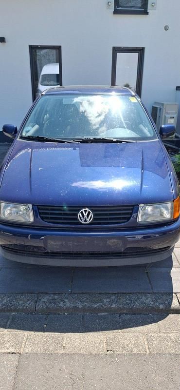 Blau Gebraucht 1999 VW Polo Kleinwagen | 450 € (Superpreis) - Bild 1/4