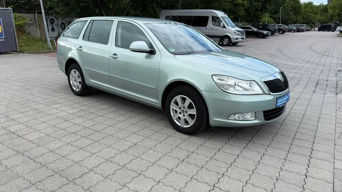Gebraucht Skoda Octavia Ambiente 160 PS (117 kW) 2010 Grün Kombi