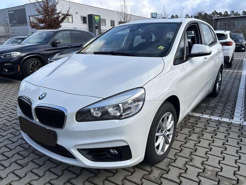 Weiß Gebraucht 2016 BMW 218 Advantage Van / Kleinbus | 13.990 € (Guter Preis) - Bild 1/4