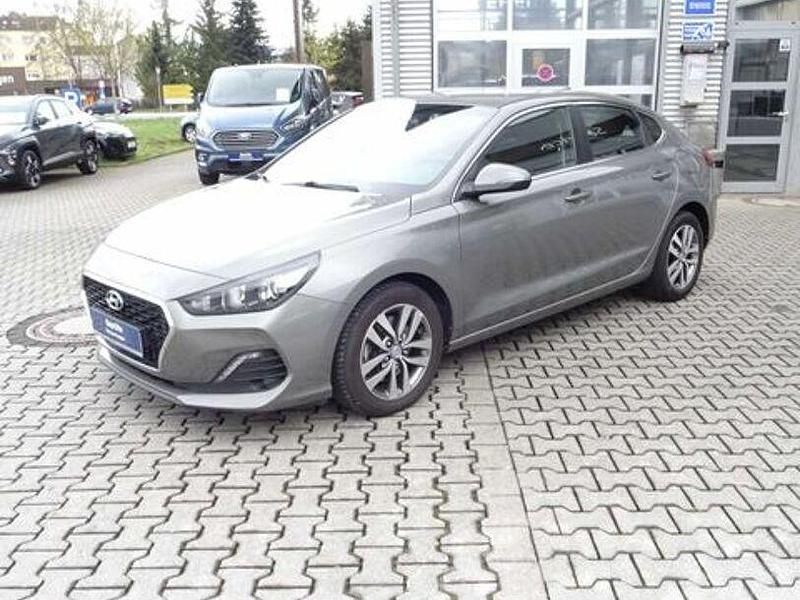 Gebraucht Hyundai i30 Trend 120 PS (88 kW) 2019 Grau Limousine