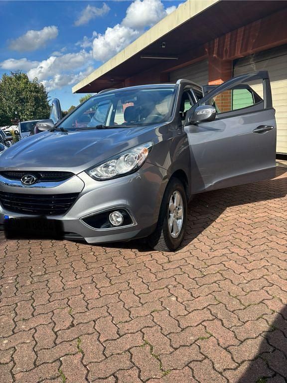 Grau Gebraucht 2013 Hyundai ix35 Comfort SUV | 8.700 € (Superpreis) - Bild 1/4