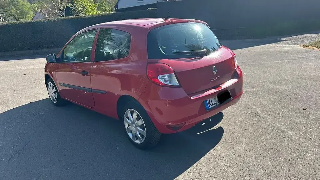 Gebraucht Renault Clio IV Authentique 75 PS (55 kW) 2012 Rot Limousine