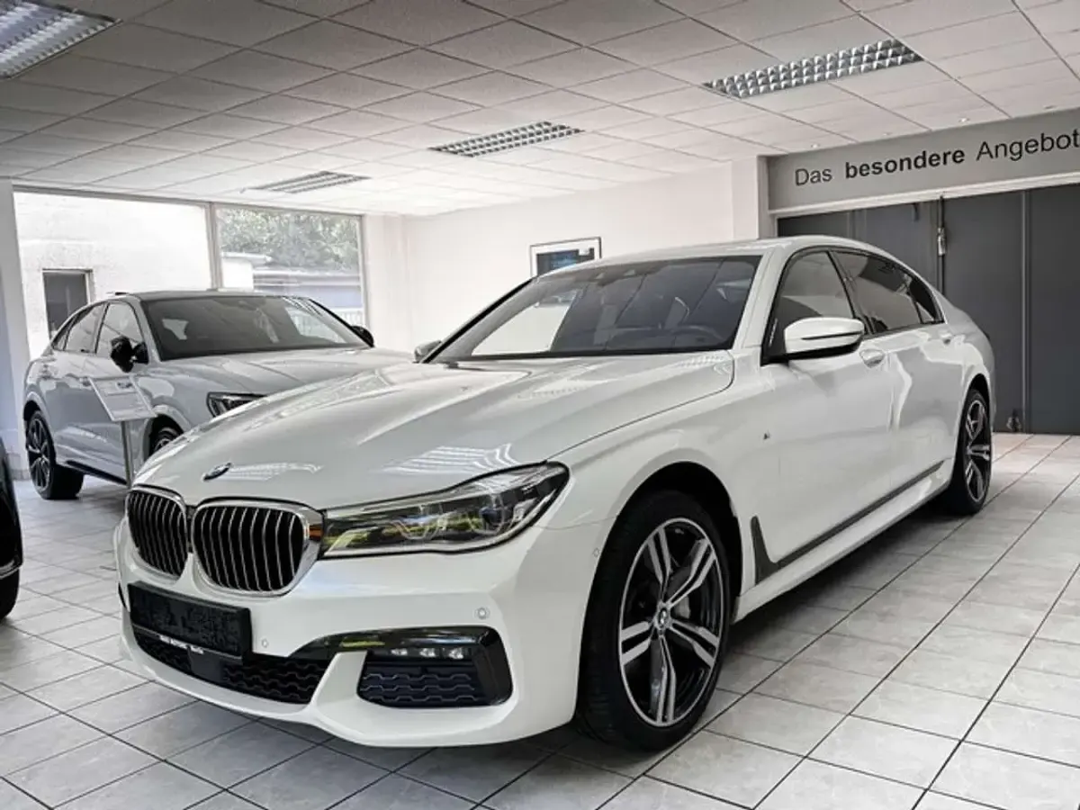 Gebraucht BMW 750L M Sport 400 PS (294 kW) 2016 Brillant weiss Limousine