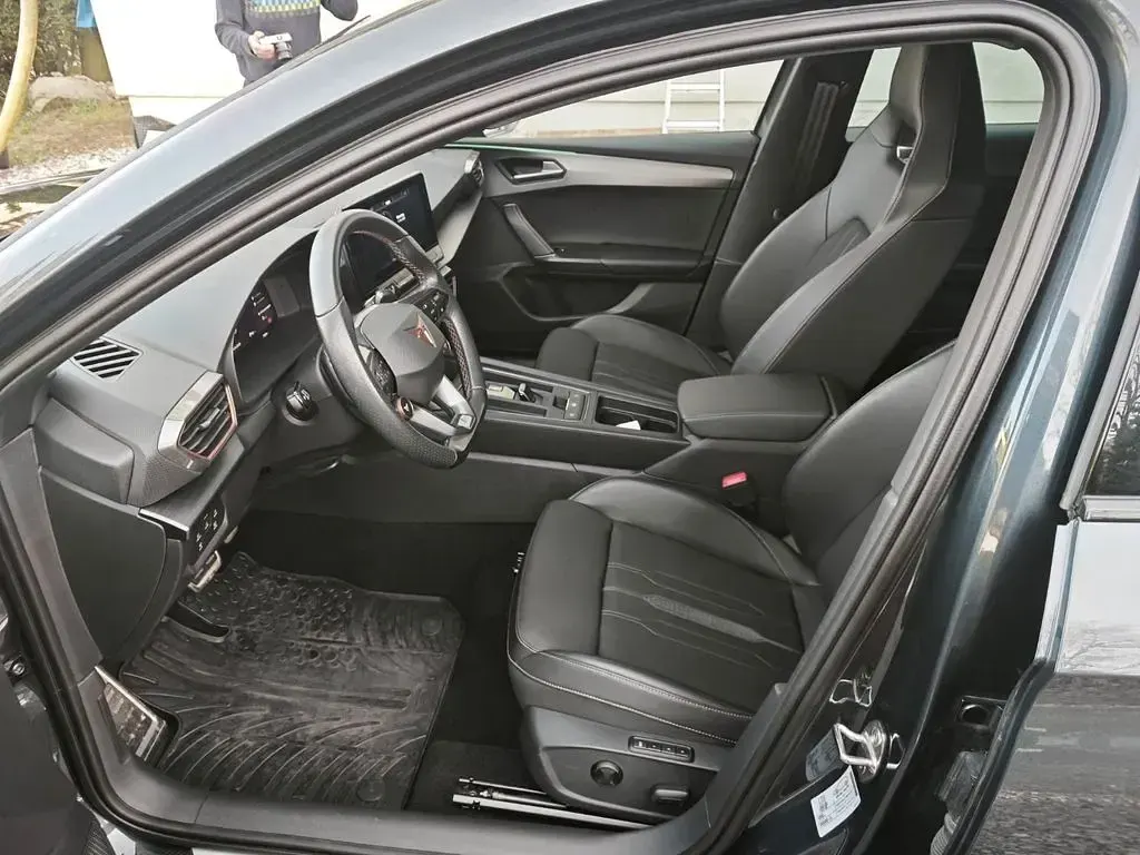 Gebraucht Cupra Leon VZ 245 PS (180 kW) 2022 Grau Limousine