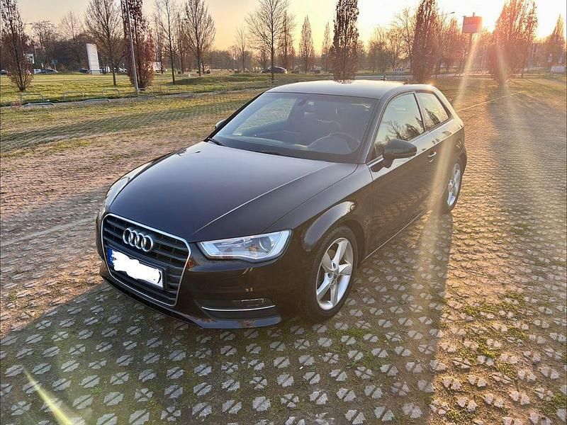 Gebraucht Audi A3 Attraction 140 PS (102 kW) 2013 Schwarz Limousine