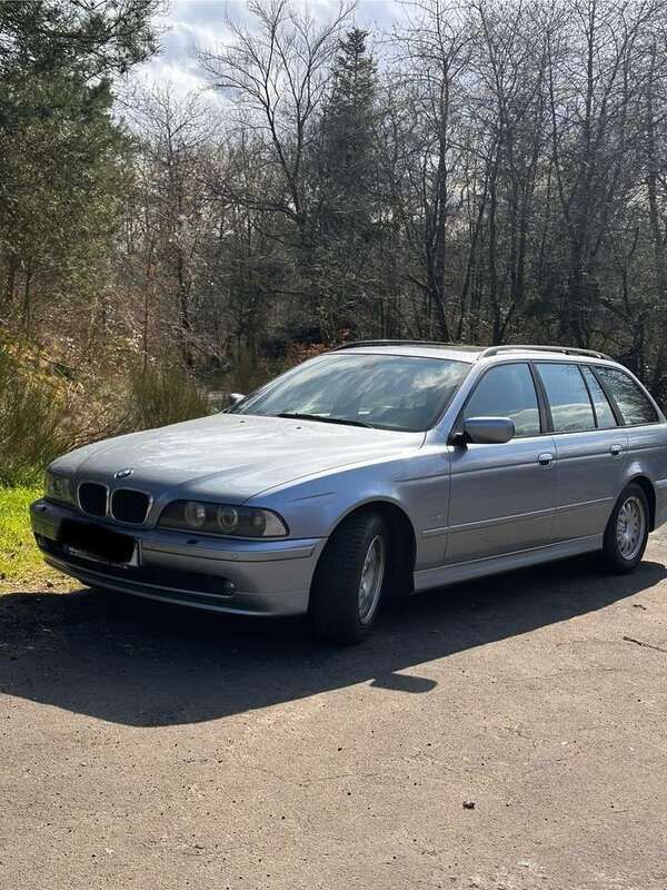 Blau Gebraucht 2002 BMW 520 Sport Line Kombi | 4.900 € (Etwas zu teuer) - Bild 1/4