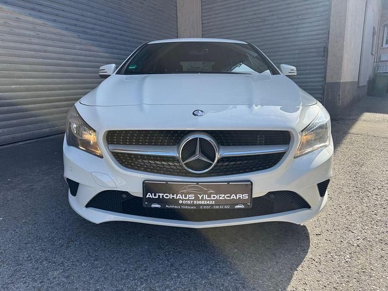 Gebraucht Mercedes CLA200 136 PS (100 kW) 2015 Weiß Limousine