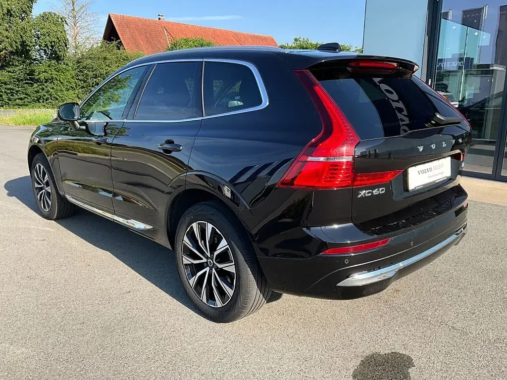 Gebraucht Volvo XC60 Plus 197 PS (144 kW) 2023 Schwarz SUV