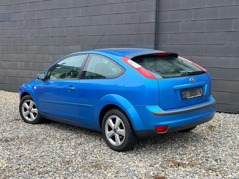 Gebraucht Ford Focus Titanium 109 PS (80 kW) 2006 Blau Limousine