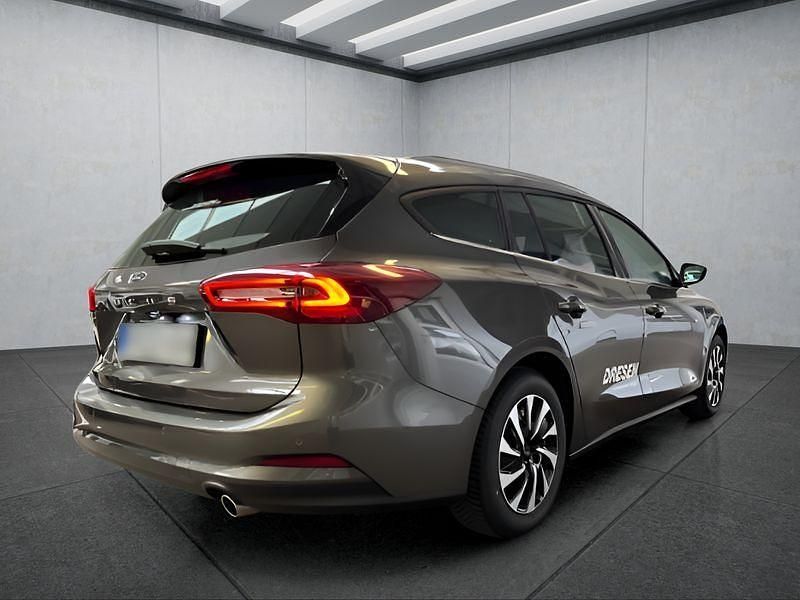 Gebraucht Ford Focus Titanium 125 PS (91 kW) 2025 Grau Kombi