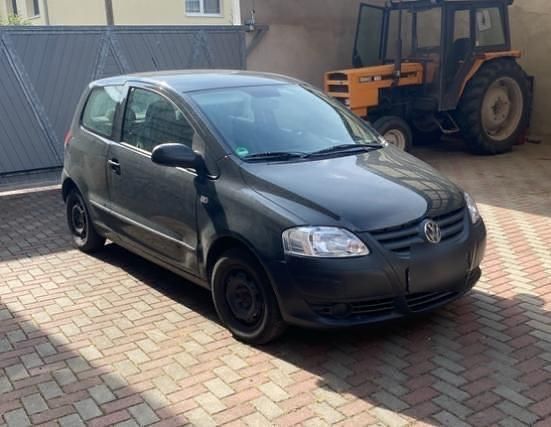 Grau Gebraucht 2009 VW Fox Kleinwagen | 800 € (Superpreis) - Bild 1/4