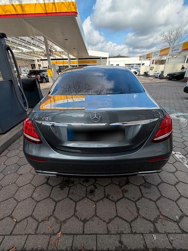 Gebraucht Mercedes E220 194 PS (142 kW) 2017 Grau Limousine