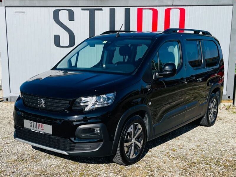 Schwarz Gebraucht 2022 Peugeot Rifter GT Van / Kleinbus | 27.790 € (Teuer) - Bild 1/4