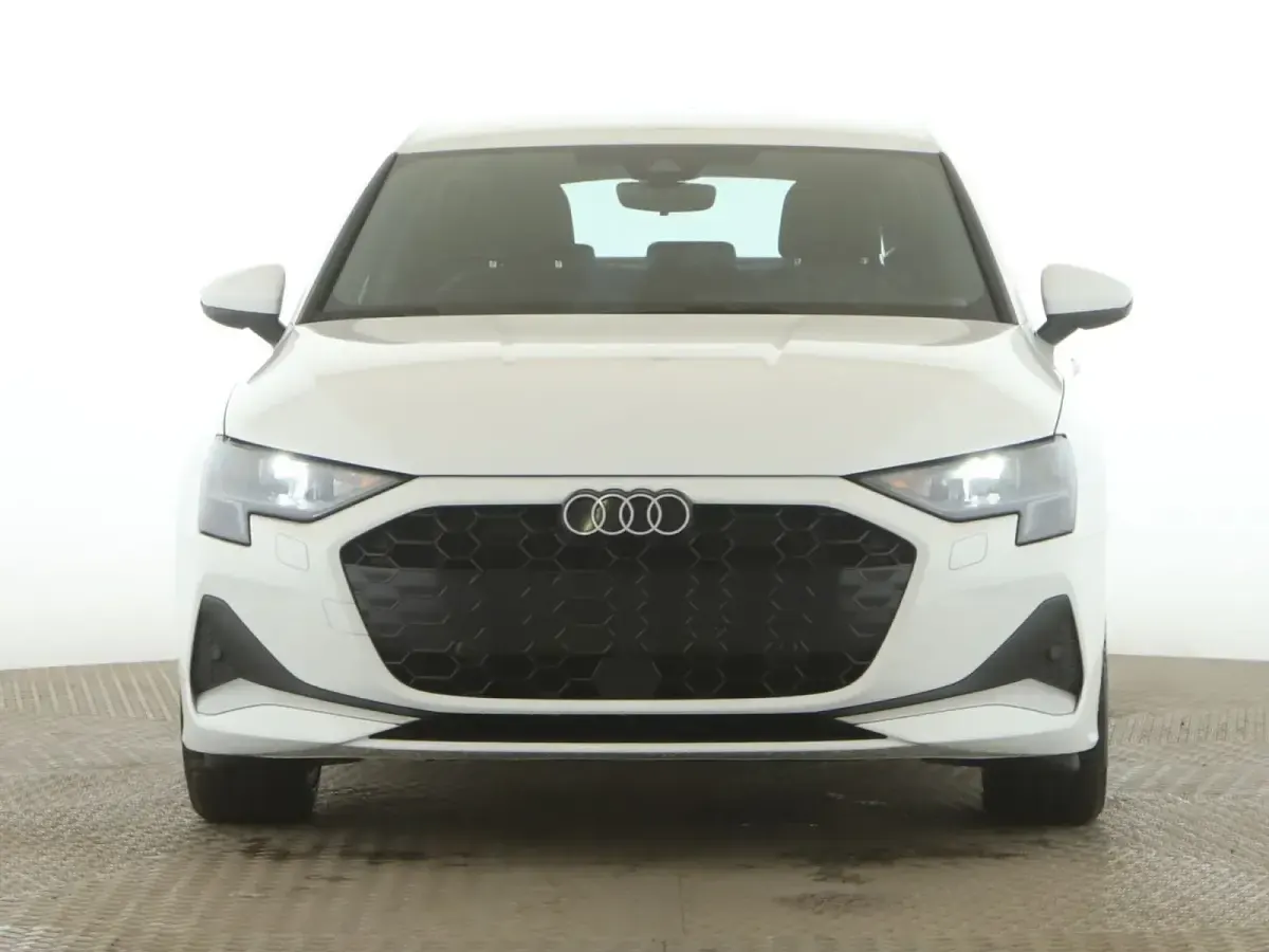 Gebraucht Audi A3 Advanced 116 PS (85 kW) 2025 Arkonaweiß Limousine