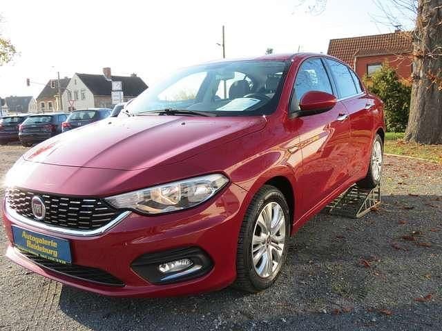 Gebraucht Fiat Tipo Lounge 95 PS (69 kW) 2017 Rot Limousine