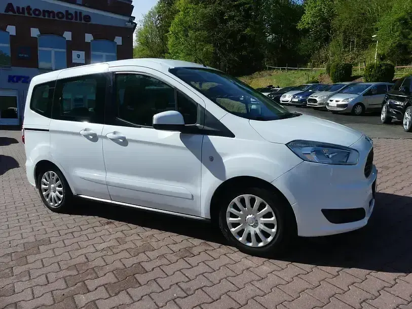 Gebraucht Ford Tourneo Courier 101 PS (74 kW) 2015 Weiß Van / Kleinbus