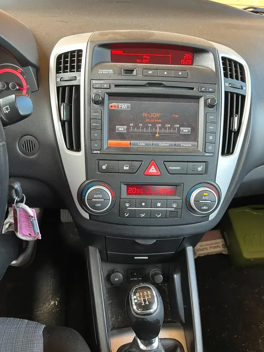 Gebraucht Kia Ceed 90 PS (66 kW) 2012 Schwarz Kleinwagen