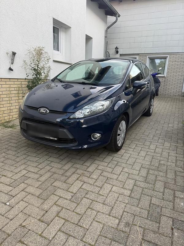 Blau Gebraucht 2012 Ford Fiesta Kleinwagen | 3.690 € - Bild 1/4