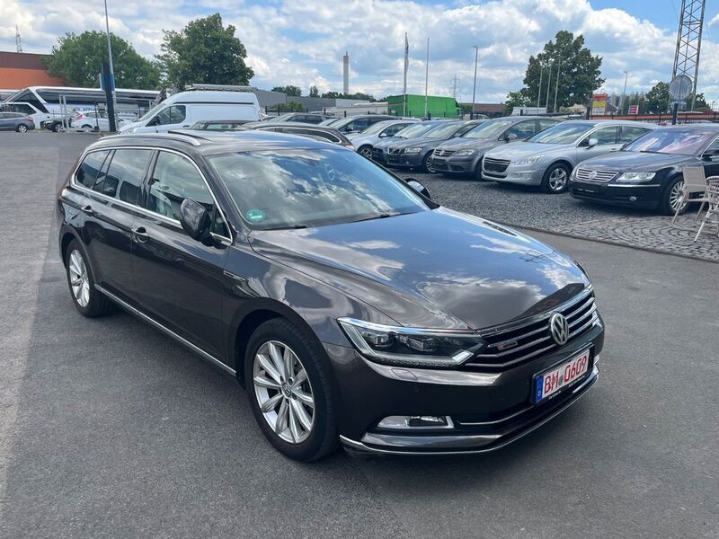 Schwarz Gebraucht 2017 VW Passat Highline Limousine | 16.990 € (Fairer Preis) - Bild 1/4