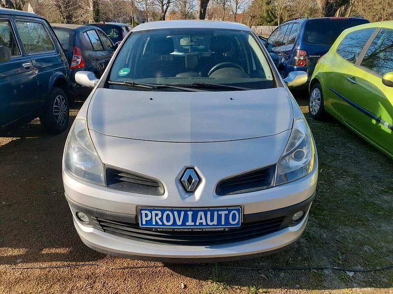 Gebraucht Renault Clio II 75 PS (55 kW) 2008 Silber Limousine