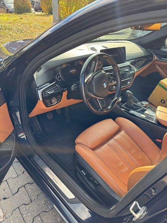 Gebraucht BMW 520 Sport Line 190 PS (139 kW) 2017 Blau Limousine