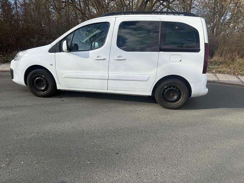 Gebraucht Peugeot Partner Tepee 120 PS (88 kW) 2018 Weiß Van / Kleinbus