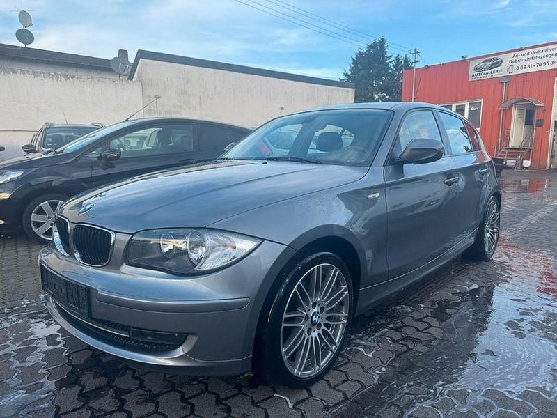 Grau Gebraucht 2009 BMW 118 Advantage Kleinwagen | 3.990 € (Fairer Preis) - Bild 1/4