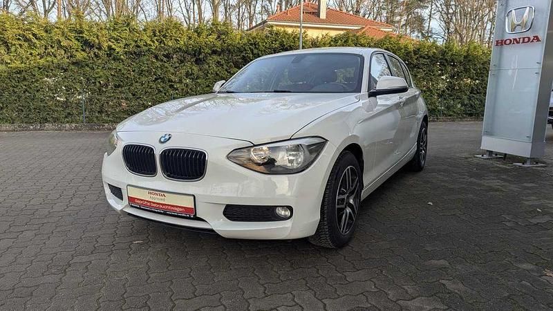 Weiß Gebraucht 2013 BMW 114 Sport Line Kleinwagen | 7.780 € (Fairer Preis) - Bild 1/4