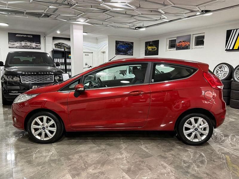 Gebraucht Ford Fiesta Ghia 120 PS (88 kW) 2009 Rot Kleinwagen
