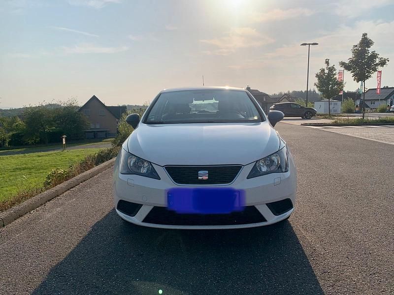 Weiß Gebraucht 2012 Seat Ibiza Limousine | 4.500 € (Fairer Preis) - Bild 1/4