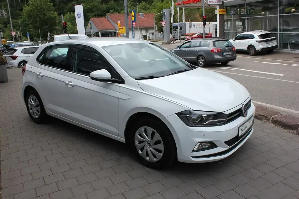 Gebraucht VW Polo Comfortline 95 PS (69 kW) 2017 Weiß Limousine