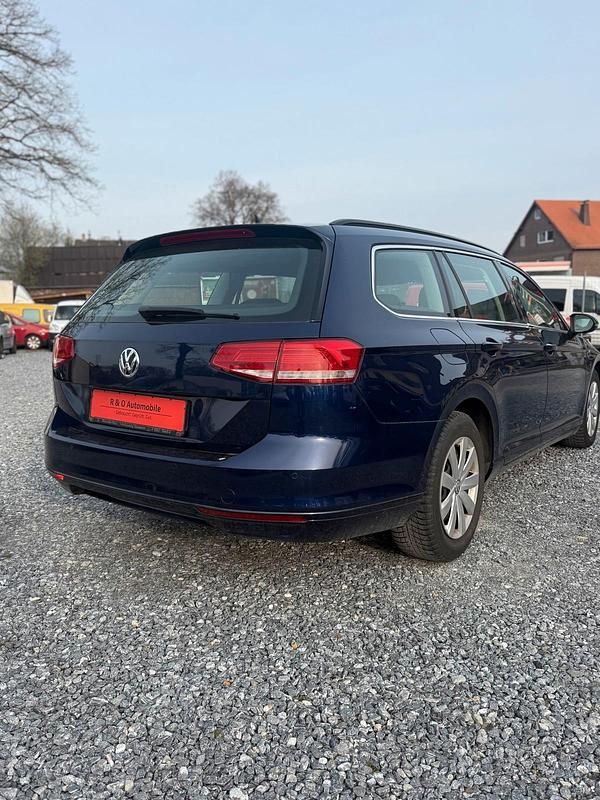 Gebraucht VW Passat 150 PS (110 kW) 2018 Blau Kombi