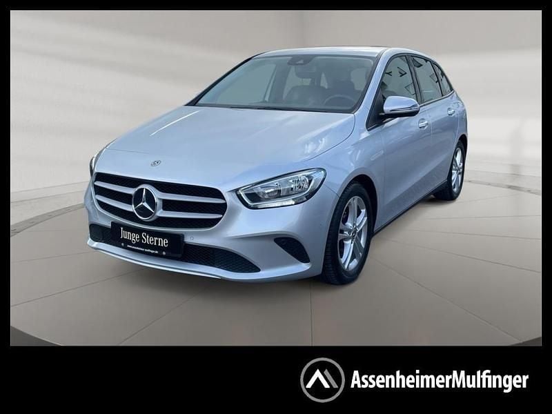 Silber Gebraucht 2020 Mercedes B180 Van / Kleinbus | 18.879 € (Superpreis) - Bild 1/4