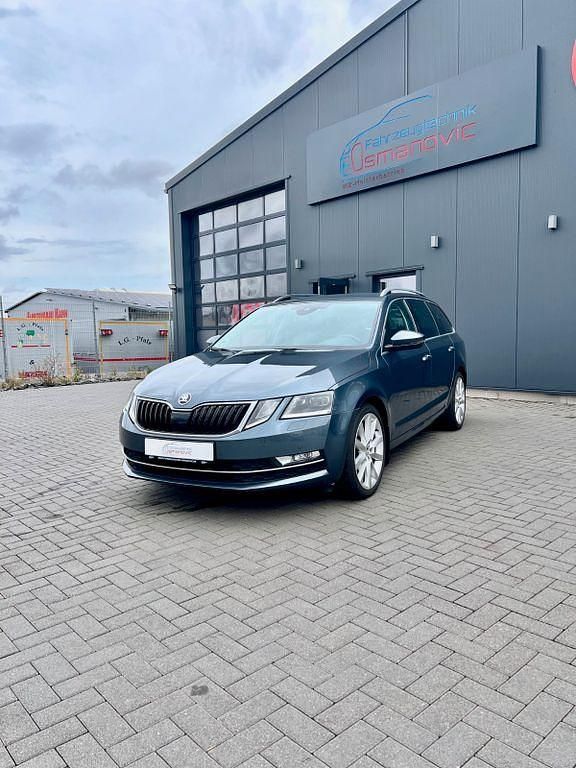 Grau Gebraucht 2019 Skoda Octavia LAURIN & KLEMENT Kombi | 17.490 € (Fairer Preis) - Bild 1/4