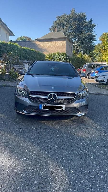 Silber Gebraucht 2017 Mercedes CLA220 Limousine | 17.500 € (Fairer Preis) - Bild 1/4