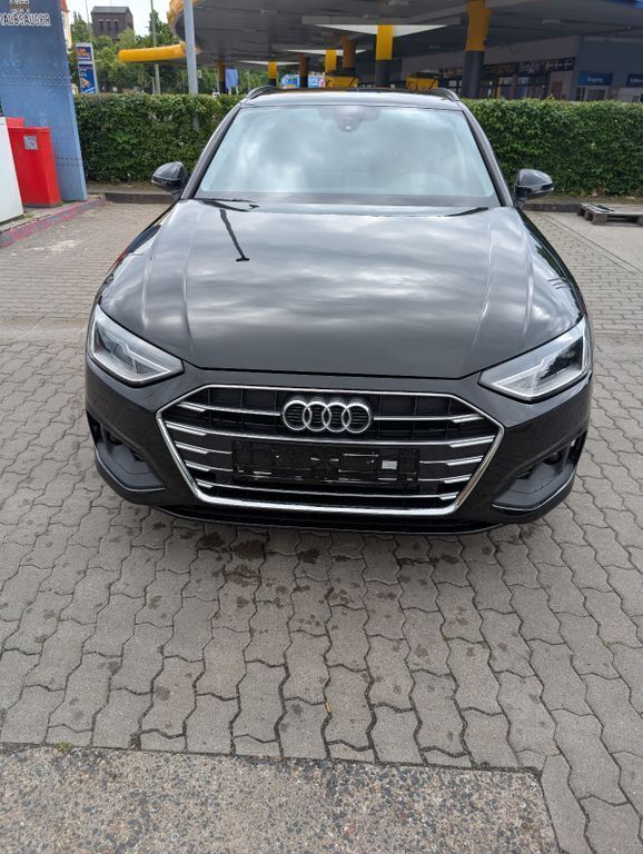 Schwarz Gebraucht 2021 Audi A4 Business Kombi | 21.500 € (Superpreis) - Bild 1/4