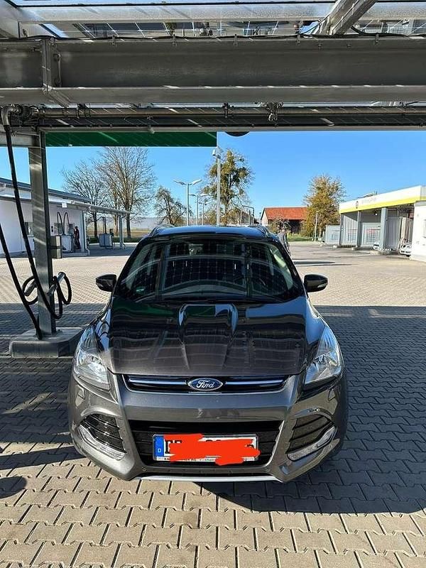 Gebraucht Ford Kuga Titanium 150 PS (110 kW) 2015 Grau SUV