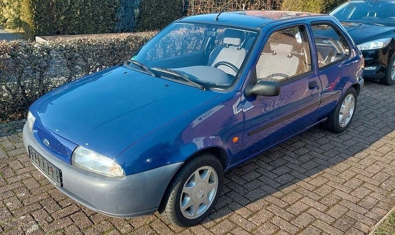 Blau Gebraucht 1998 Ford Fiesta Limousine | 850 € (Fairer Preis) - Bild 1/4