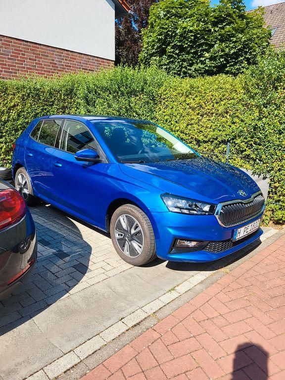 Blau Gebraucht 2024 Skoda Fabia Selection Limousine | 17.200 € (Guter Preis) - Bild 1/4