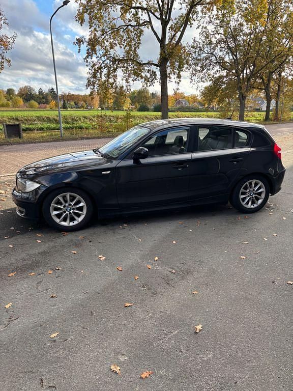 Gebraucht BMW 116 116 PS (85 kW) 2009 Schwarz Kleinwagen