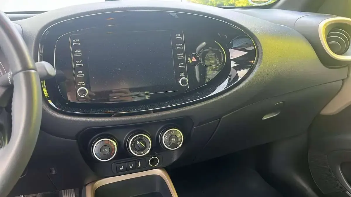 Gebraucht Toyota Aygo X Pulse 72 PS (52 kW) 2022 Beige SUV
