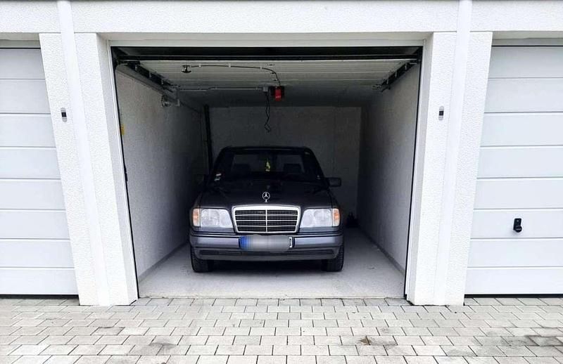Second-hand Mercedes E280 193 CP (141 kW) 1994 Gri Berlinǎ