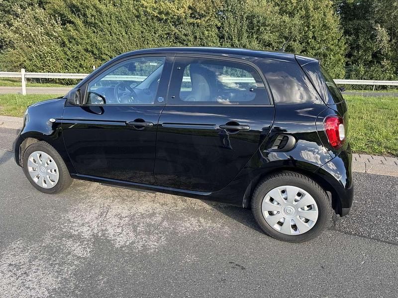 Schwarz schwarz Gebraucht 2022 Smart ForFour Electric Drive Kleinwagen | 8.990 € (Guter Preis) - Bild 1/4