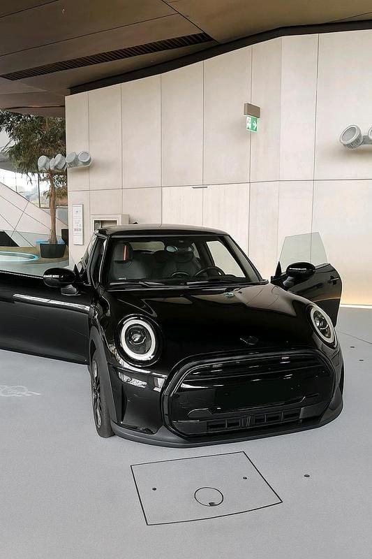 Schwarz Neu 2025 Mini Cooper SE Kleinwagen | 36.500 € - Bild 1/4