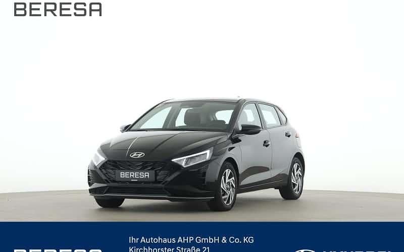 Schwarz Neu 2025 Hyundai i20 Trend Limousine | 23.890 € (Fairer Preis) - Bild 1/4