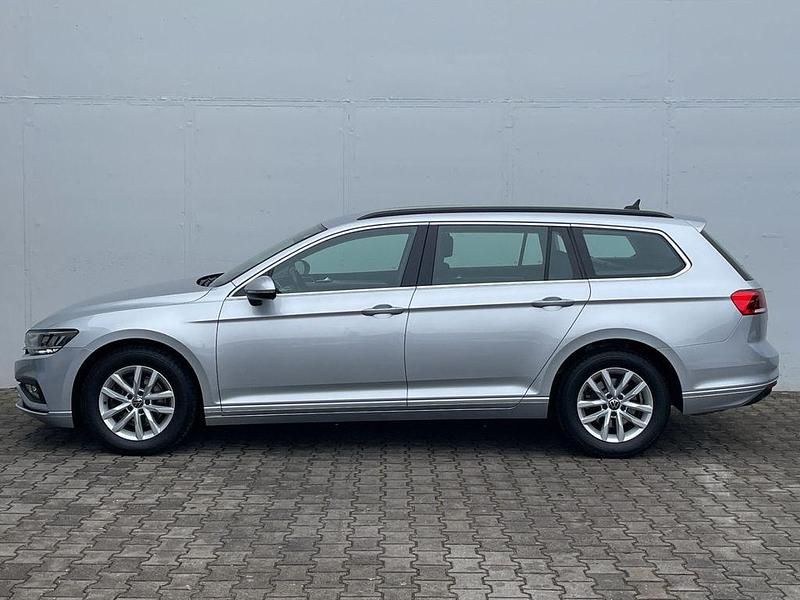 Gebraucht VW Passat Business 150 PS (110 kW) 2022 Scale silver metallic Kombi