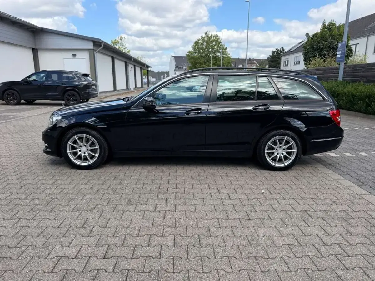 Gebraucht Mercedes C220 170 PS (125 kW) 2014 Schwarz/baltic black Kombi